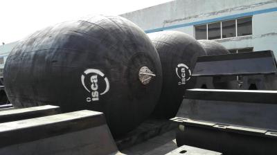 Chine Bateau à côté des amortisseurs marins en caoutchouc gonflables de Yokohama pneumatiques à vendre