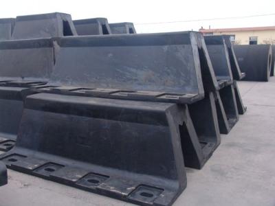 China Arch Type Marine Rubber Fenders UHMW - PE Face Pads For Ships Protection for sale