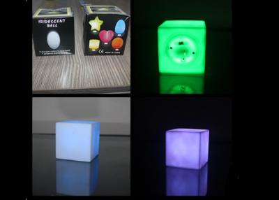 Chine Lumière menée en plastique de nuit d'étoile d'enfants de PVC petite, petite lumière à piles de cube à vendre