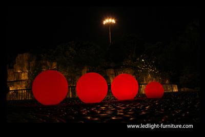 中国 巨大な浮遊LEDの球ライト/コントローラーが付いている100cm導かれた白熱球ランプ 販売のため