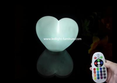 China Lámpara de mesa en forma de corazón romántica con los colores multi que cambian el regulador en venta