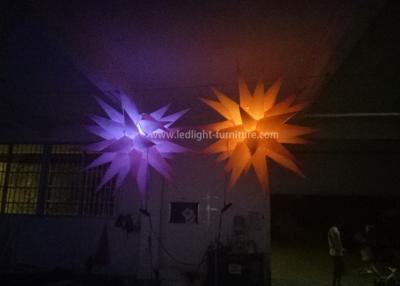 China Las decoraciones inflables hermosas de la estrella de la luz/de la ejecución del LED se encienden para el techo en venta
