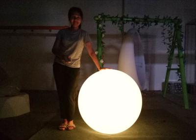 Chine Les boules décoratives sans fil de lueur de jardin de DMX allume le diamètre extérieur de 80cm/de 100cm à vendre