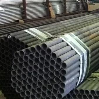 中国 DELLOKは継ぎ目が無い高温15Mo3 DIN 17175の炭素鋼のひれ付き管を 販売のため