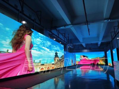 China Alquiler video interior antiestático 3.91m m P3.91 de la exhibición de pared del LED en venta