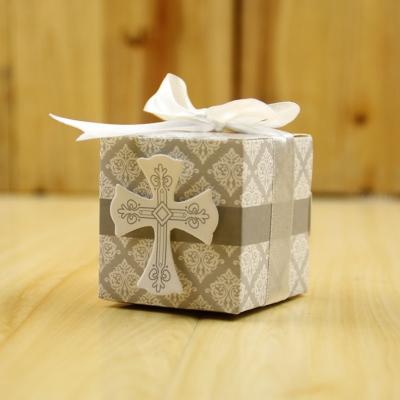 China 260g Kraft Paper Biodegradable Paper Food Packaging Square Candy Box 5*5*5cm for sale