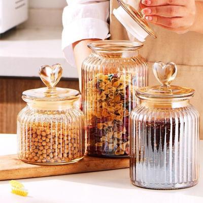 中国 Heart shaped lid, glass jar, sealed jar, colored storage jar, household flower tea storage, candy and snack jar 販売のため
