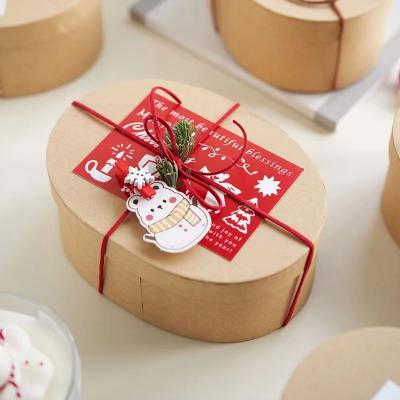 China Caja de papel kraft oval con caja de regalo a mano, caja de galletas, caja de dulces, caja de embalaje de horneado, caja Blythe en venta