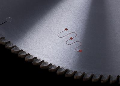 China la hoja de sierra circular del corte de aluminio del metal de los 450MM con Ceratizit inclina silencioso en venta