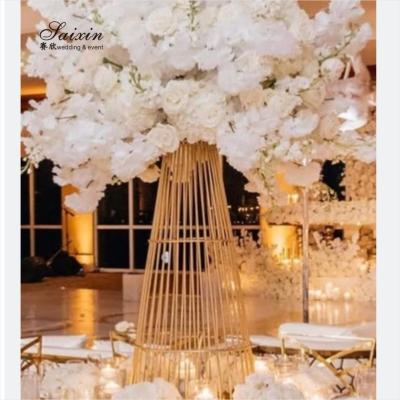 China New Design Gold Metal Flower Stand Wedding Decoration Table Centerpiece Luxury Wedding Flower Stand for sale