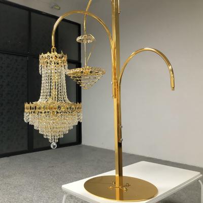 China ZT-560 Saixin new wedding design table centerpieces 4 hooks gold metal support for hanging crystal chandelier en venta