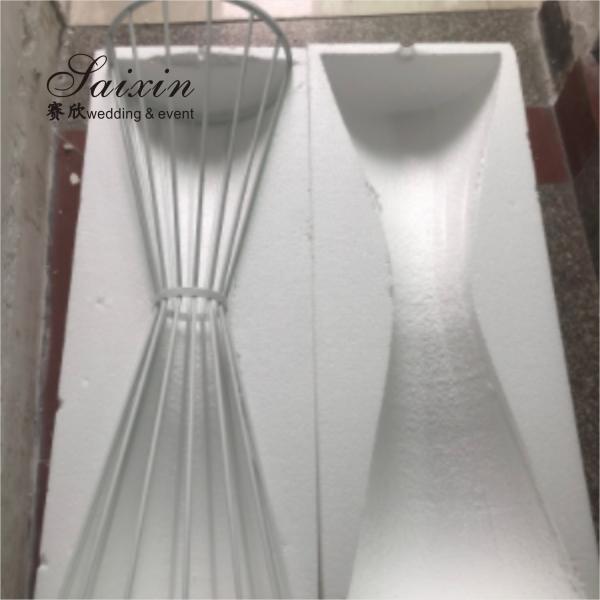 Quality Outdoor Wedding Flower Stand Metal Floral Arrangement Stand White Geometric for sale