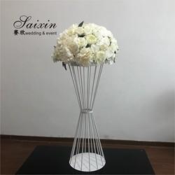 Quality Outdoor Wedding Flower Stand Metal Floral Arrangement Stand White Geometric for sale