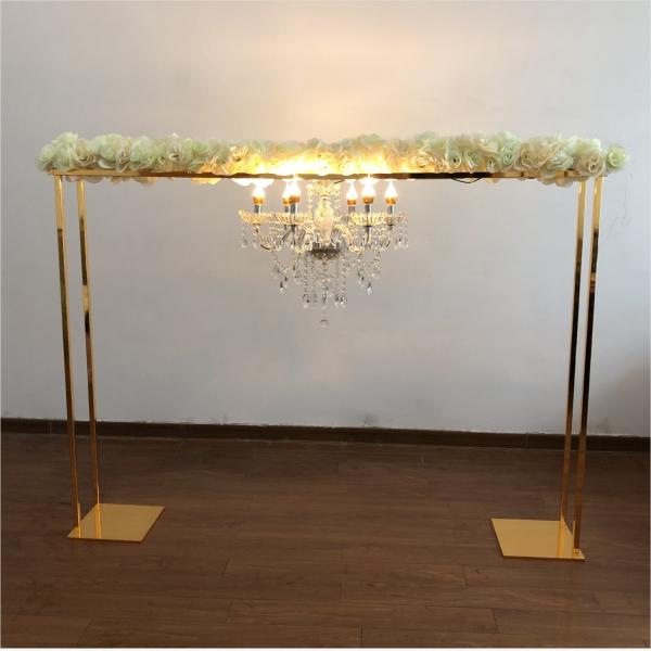 Quality 1.8m large shiny gold metal flower stand with battery working crystal chandeliers for wedding table decoration for sale
