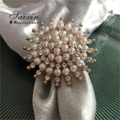 China Gold Sparkle Pearl Napkin And Ring Set Diamond For Wedding Dinner Table for sale