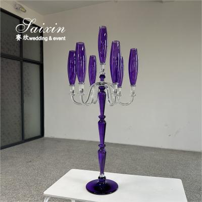 中国 シークなウェディングセンターピース 7Arms イベントデコレーションのための紫色のクリスタルキャンドラブラ 販売のため