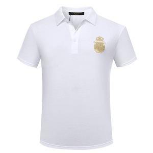 中国 男女兼用ボタンの閉鎖のポロの広げられたつばが付いている短い袖のTシャツ 販売のため