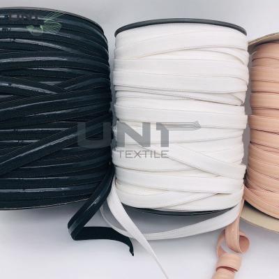 China Antislipkledingstukkentoebehoren 20mm Rubbersilicone Elastische Broeksband Te koop