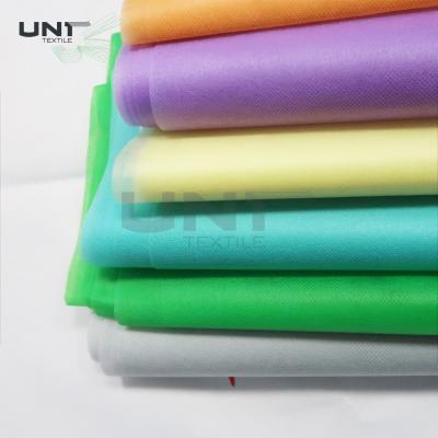 Chine Textile tissé coloré chinois Rolls/solides solubles de solides solubles pp Spunbond non pour le masque protecteur à vendre