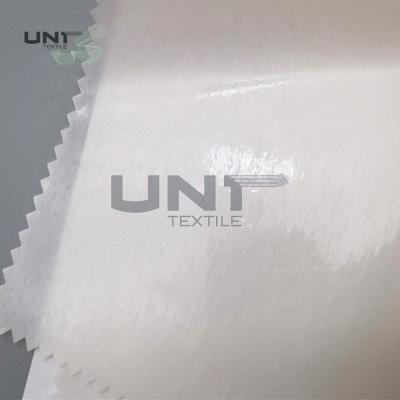 China Película caliente semi transparente del derretimiento de TPU con el papel del lanzamiento para el pegamento de la ropa en venta