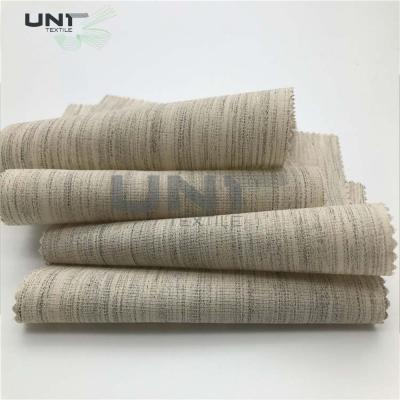 Chine Revêtement de interlignage uniforme de tissu de polyester raide et lisse à vendre
