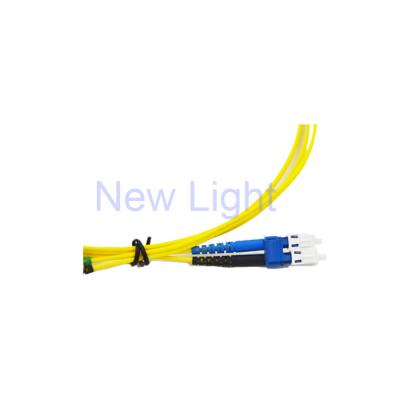 China Cordón de remiendo de la fibra de FTTH FTTB Lc a Lc, cable a dos caras del remiendo de la fibra óptica del solo modo de Uniboot en venta