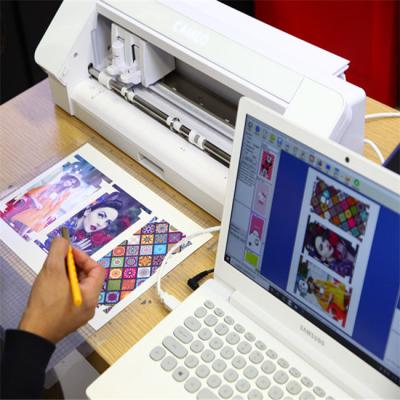 China Costume móvel do plotador da máquina de corte da pele da etiqueta do vinil com software do projeto da pele à venda