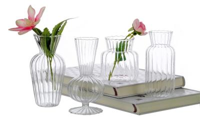 China Vaso de flor de vidro borosilicato Novolink, vaso de flor de vidro transparente, conjunto de vasos de onda listrados de forma geométrica Bonitos mini vasos de botão à venda