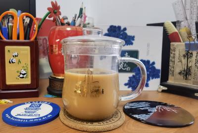 China Taza de vidrio de borosilicato OEM para bebidas frías y calientes Café Té Jugo de chocolate Agua Leche Cerveza en venta