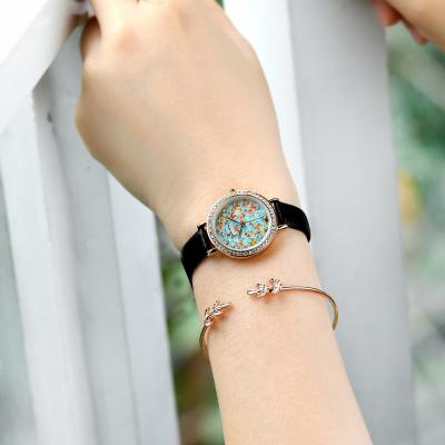 China MOP surface Women'S Quartz Watch Bracelet Gift Set Open Leaf Bracelet for sale