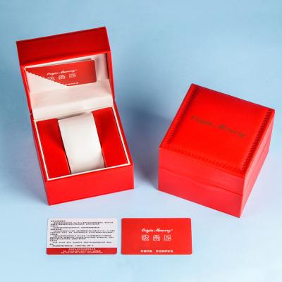 China do descanso vermelho da caixa dos acessórios do relógio de pulso de 11cm caixa de relógio de couro à venda