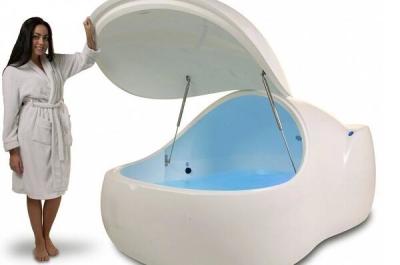 China Infrared Weight Loss Tank Spa Capsule Floating Therapy Tank 2.1 KWH Electric Consumption for sale