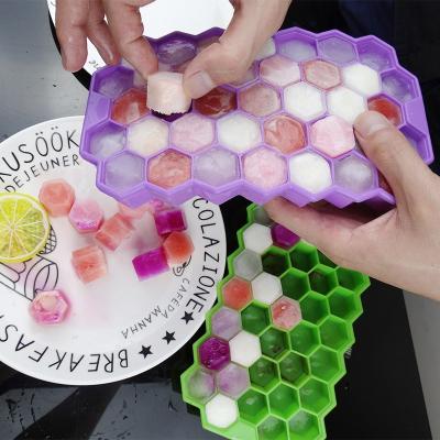 China Odorless Honeycomb Ice Tray Mold Nontoxic Stackable With Lids for sale