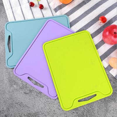 China Oilproof Silicone Kitchen Utensils Multi Function , Portable Silicone Chopping Board for sale