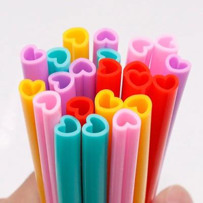 China Odorless Bendable Silicone Straws Heart Shape Nontoxic Portable for sale