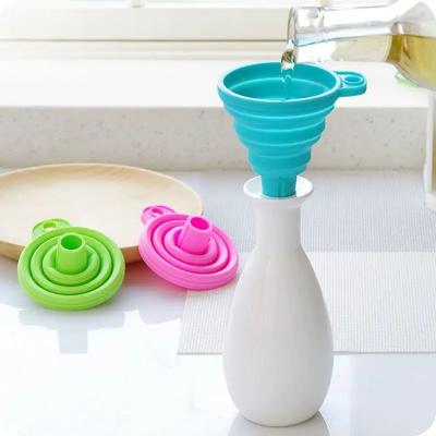China Folding Portable Silicone Liquid Funnel , Food Grade Collapsible Silicone Funnel for sale