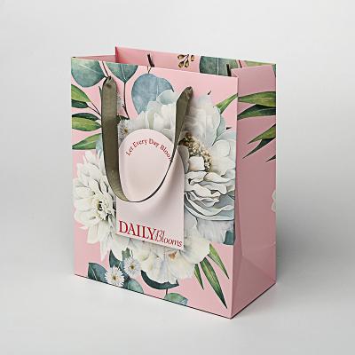 Chine Sac de estampillage chaud de Logo Matte Paper Bag Shopping Colorful avec de la ficelle de coton à vendre