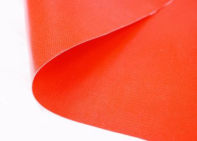 China Tecido de fibra de vidro revestido de vermelho para resistência a temperaturas de até 550°C à venda