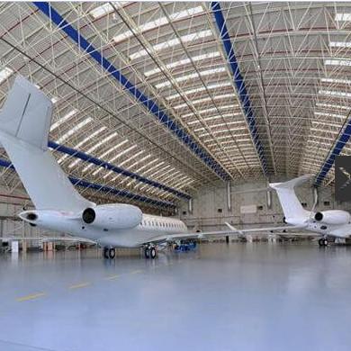 China Los marcos de acero prefabricados del espacio de Q235B emparedan el GB gris oscuro para el edificio del hangar del aeroplano en venta