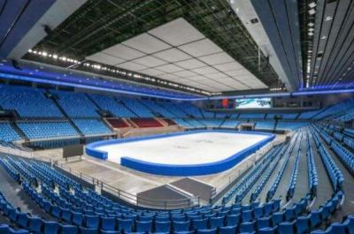 China El diseño de la estructura de acero del estadio Q345 atraviesa de largo el tejado de 50m m 0.8m m para el edificio en venta