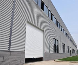 Chine Entrepôt de structure métallique de Q355B établissant la soudure d'entrepôt de toit plat de toit de 50mm à vendre