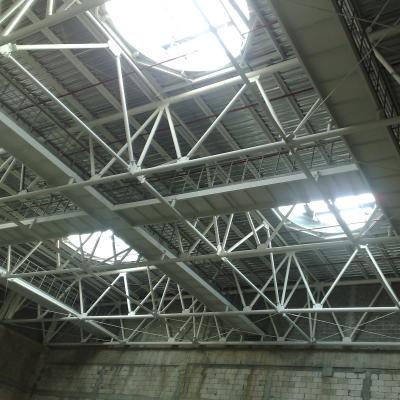 China Light Steel Prefab Design Steel Roof Trusses For Building Construction à venda