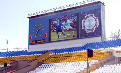 China El fútbol al aire libre de la pantalla LED del estadio P8 llevó la densidad grande 15625 del pixel de la pantalla IP65 en venta