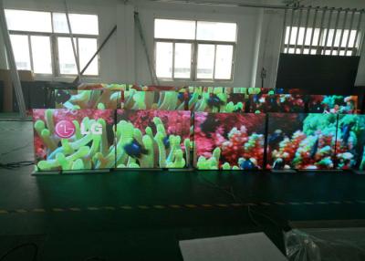 Chine Le panneau de mur visuel mené polychrome de haute qualité P2 façonnent à étape de HD P2.6 l'écran mené d'intérieur de location de mur à vendre