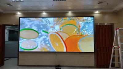 China Pantalla llevada portátil llevada RGB interior de la pared LED del vídeo del gabinete de aluminio de la fundición a presión del panel de exhibición de P2 HD 512*512m m en venta