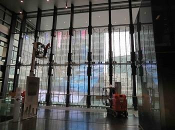 중국 아드베르트이징을 위한 투명한 주도하는 영화 실내 P3.91 투명한 탄력적 LED 디스플레이 hd 투명한 LED 디스플레이 스크린 판매용