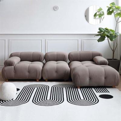 China Sofas de sala de estar de esponja de alta densidade Sofá de veludo elegante OEM ODM à venda