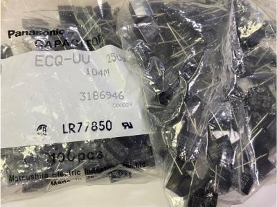 中国 250VAC ECQU2A224KLのプラスチック フィルムのコンデンサー0.22UF 20% ECQ-U2A224V ECQUV 販売のため