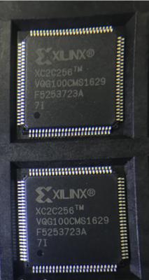 Chine Dispositifs logiques programmables de complexe de CPLDs de circuits intégrés de XC2C256-7VQG100I IC à vendre