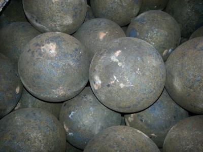 中国 鉱山およびセメントの植物のための造られた投げる熱間圧延の粉砕の鋼球 販売のため